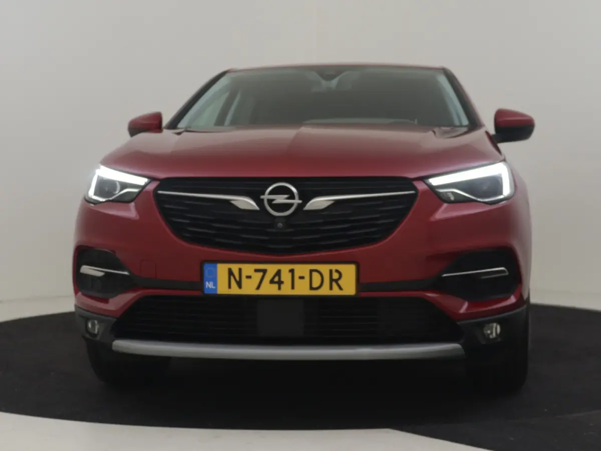 1.2 Turbo Business Elegance l Trekhaak l Riem is Vervangen! l Apple Car play/Android l Navigatie l Parkeersensoren l 18' l Camera l