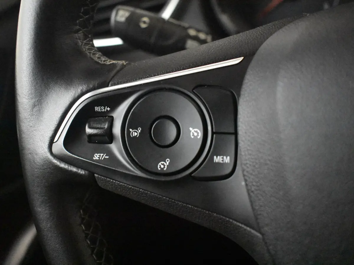 1.2 Turbo Business Elegance l Trekhaak l Riem is Vervangen! l Apple Car play/Android l Navigatie l Parkeersensoren l 18' l Camera l