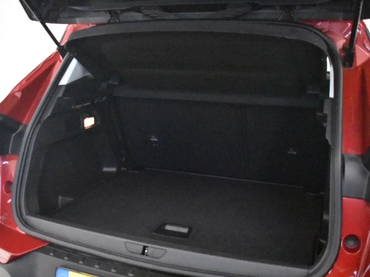 1.2 Turbo Business Elegance l Trekhaak l Riem is Vervangen! l Apple Car play/Android l Navigatie l Parkeersensoren l 18' l Camera l