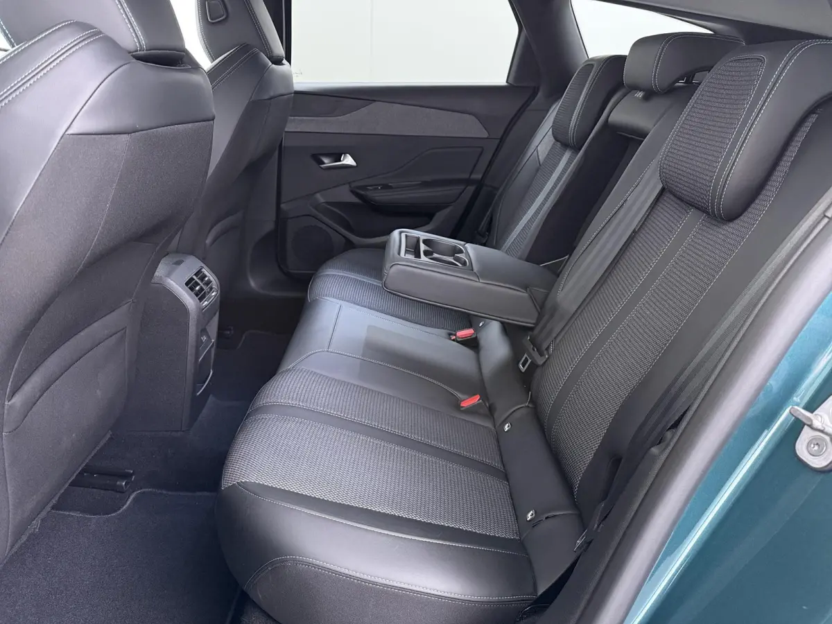 1.6 Plug-in Hybrid 180 Allure PHEV | STOELVERWARMING| DEALER ONDERHOUDEN| DODE HOEK SENSOR| ACHTERUITRIJCAMERA| RIJKLAARPRIJS INCL. 12 MND BOVAG GARANTIE|