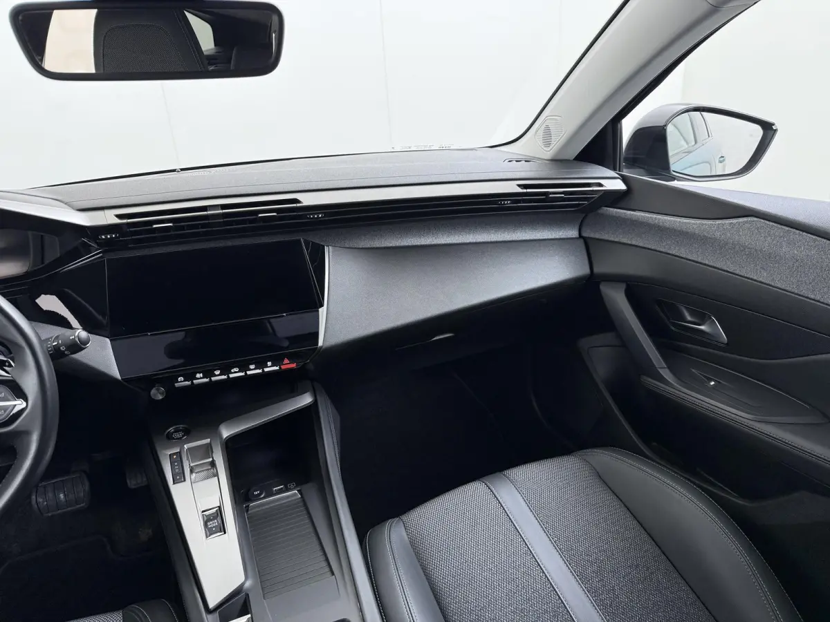 1.6 Plug-in Hybrid 180 Allure PHEV | STOELVERWARMING| DEALER ONDERHOUDEN| DODE HOEK SENSOR| ACHTERUITRIJCAMERA| RIJKLAARPRIJS INCL. 12 MND BOVAG GARANTIE|