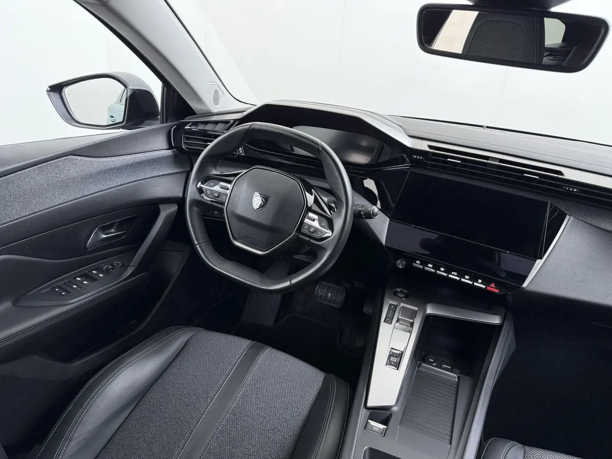 1.6 Plug-in Hybrid 180 Allure PHEV | STOELVERWARMING| DEALER ONDERHOUDEN| DODE HOEK SENSOR| ACHTERUITRIJCAMERA| RIJKLAARPRIJS INCL. 12 MND BOVAG GARANTIE|