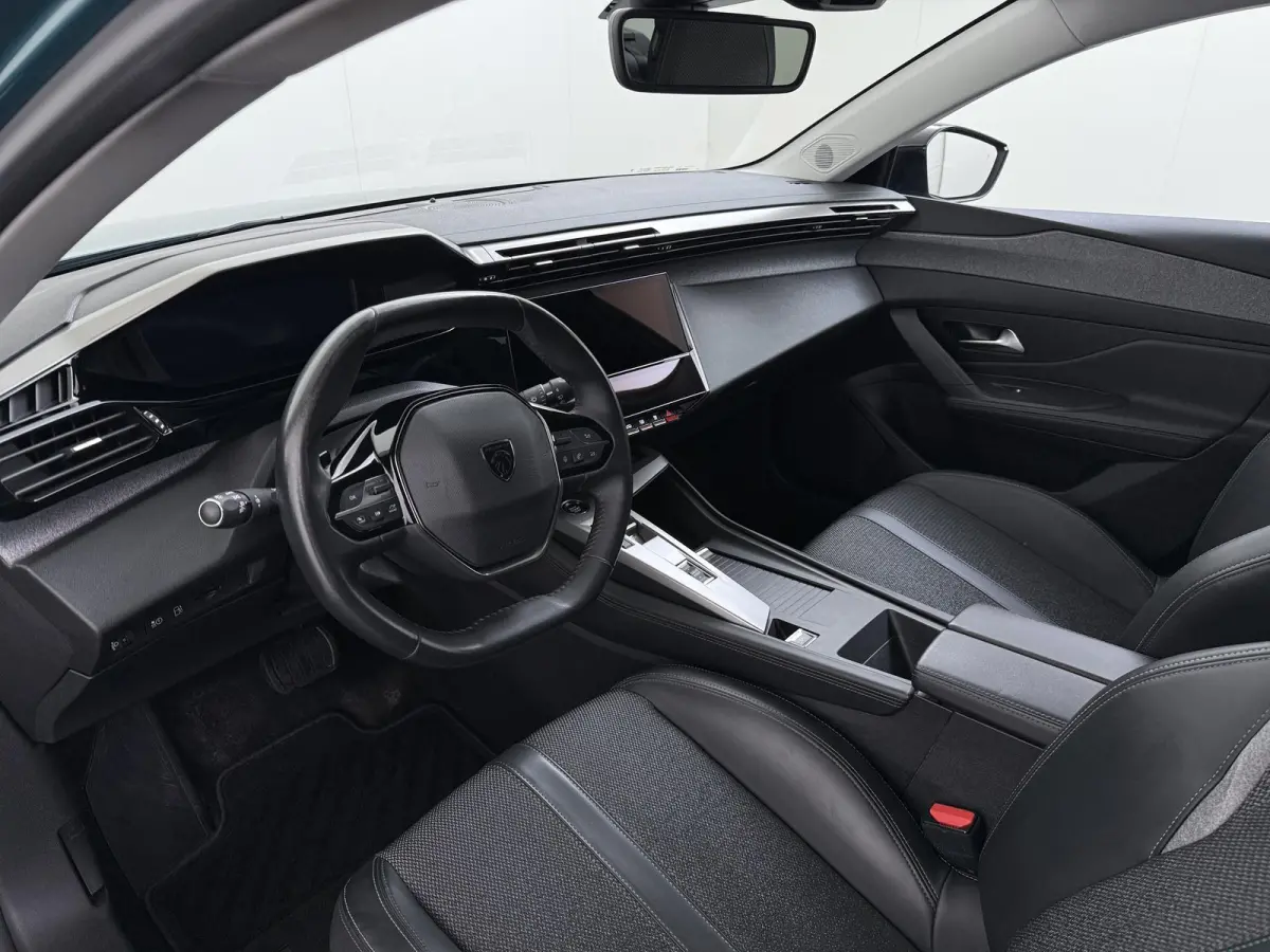1.6 Plug-in Hybrid 180 Allure PHEV | STOELVERWARMING| DEALER ONDERHOUDEN| DODE HOEK SENSOR| ACHTERUITRIJCAMERA| RIJKLAARPRIJS INCL. 12 MND BOVAG GARANTIE|