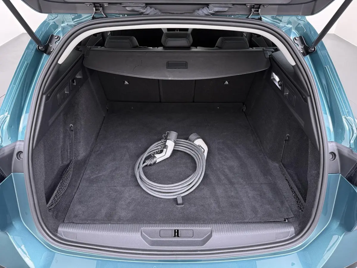 1.6 Plug-in Hybrid 180 Allure PHEV | STOELVERWARMING| DEALER ONDERHOUDEN| DODE HOEK SENSOR| ACHTERUITRIJCAMERA| RIJKLAARPRIJS INCL. 12 MND BOVAG GARANTIE|
