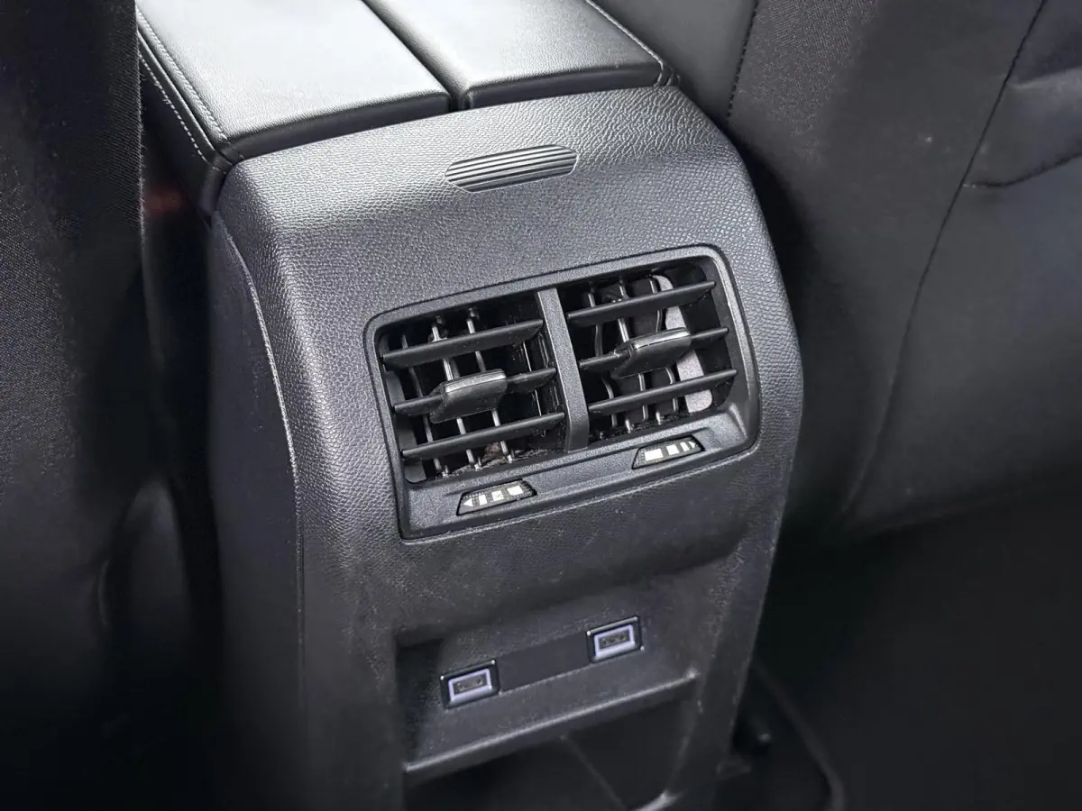 1.6 Plug-in Hybrid 180 Allure PHEV | STOELVERWARMING| DEALER ONDERHOUDEN| DODE HOEK SENSOR| ACHTERUITRIJCAMERA| RIJKLAARPRIJS INCL. 12 MND BOVAG GARANTIE|
