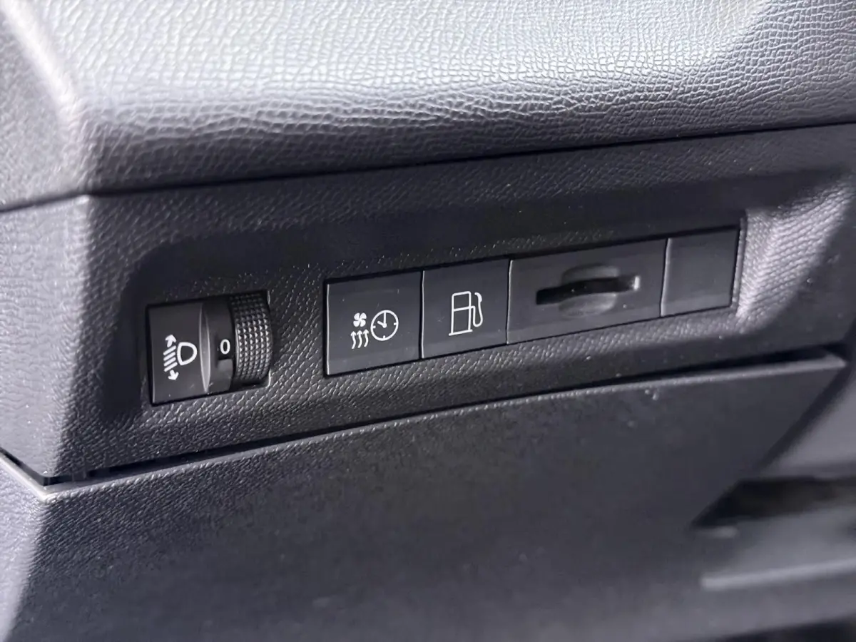 1.6 Plug-in Hybrid 180 Allure PHEV | STOELVERWARMING| DEALER ONDERHOUDEN| DODE HOEK SENSOR| ACHTERUITRIJCAMERA| RIJKLAARPRIJS INCL. 12 MND BOVAG GARANTIE|