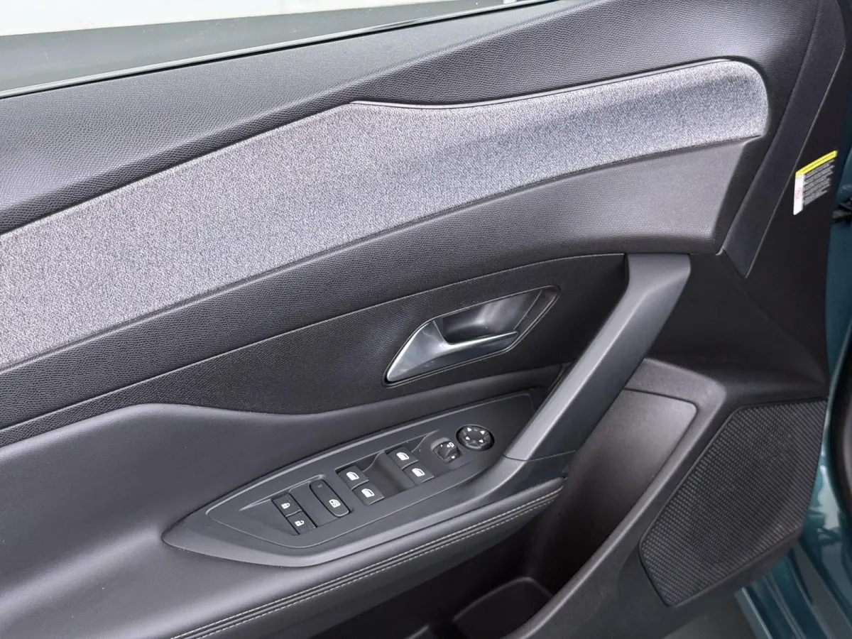 1.6 Plug-in Hybrid 180 Allure PHEV | STOELVERWARMING| DEALER ONDERHOUDEN| DODE HOEK SENSOR| ACHTERUITRIJCAMERA| RIJKLAARPRIJS INCL. 12 MND BOVAG GARANTIE|