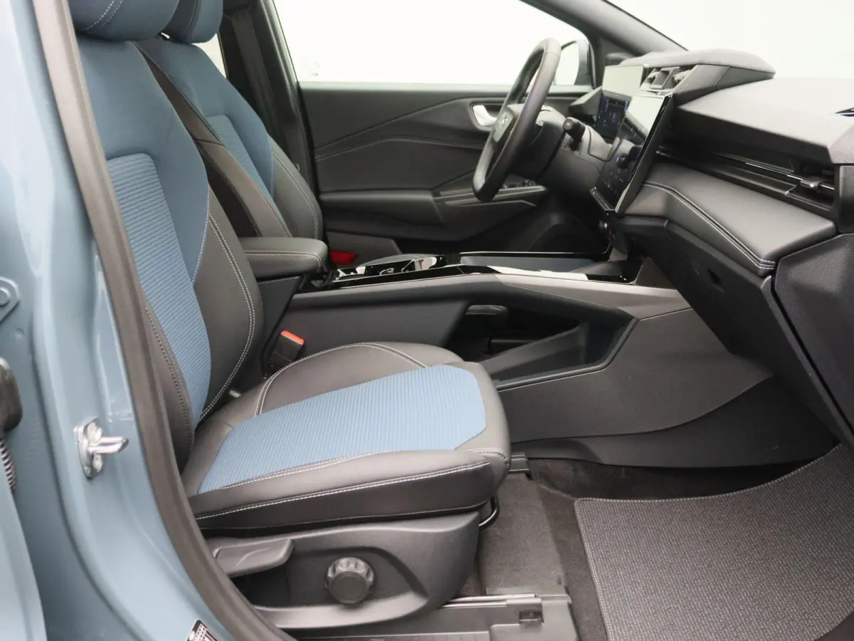 BlueCruise Edition 47 kWh | UIT VOORRAAD LEVERBAAR | Winterpack | €4400 korting | Matrix LED koplampen |