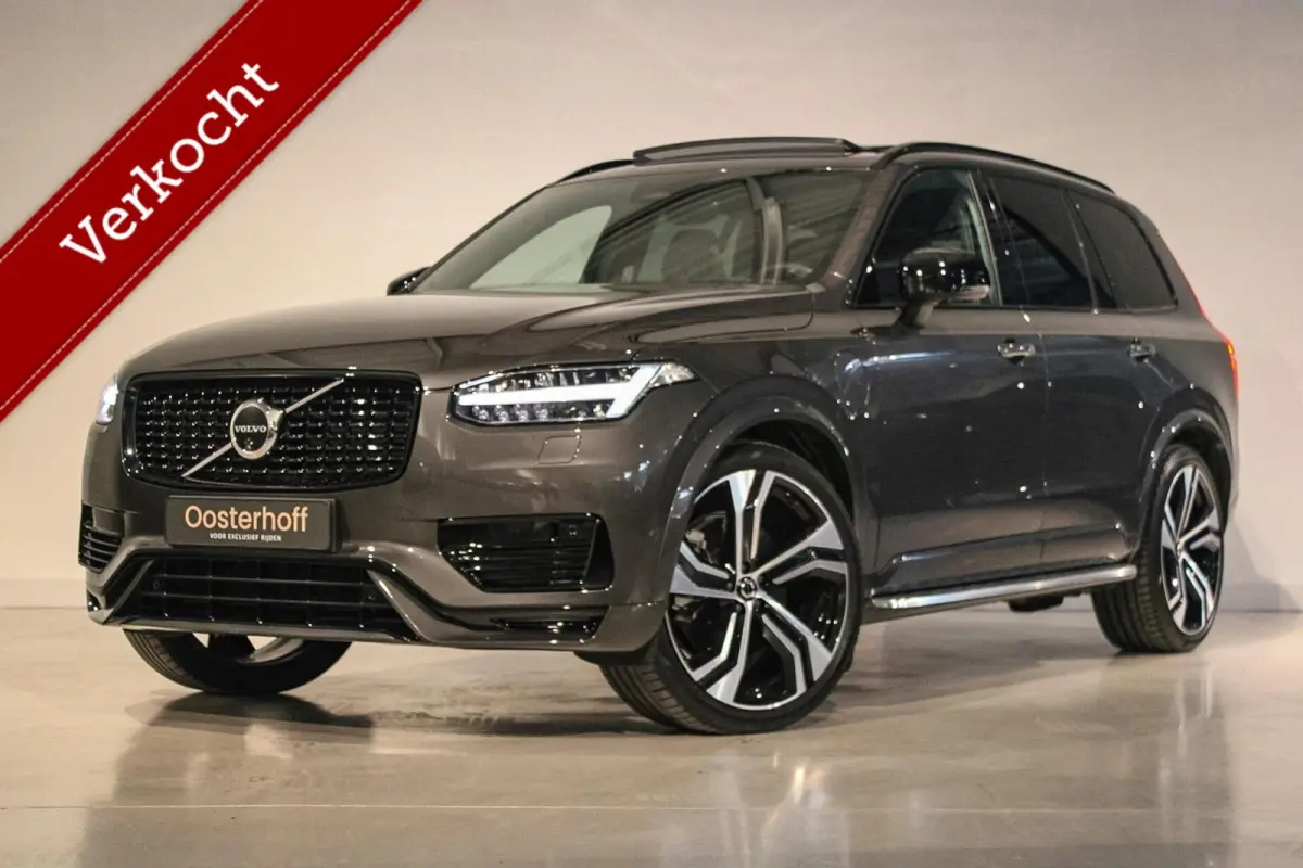 2.0 T8 Recharge AWD Ultra Dark B&W | PANO | LUCHT