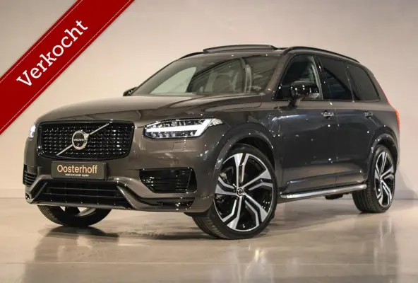 2.0 T8 Recharge AWD Ultra Dark B&W | PANO | LUCHT