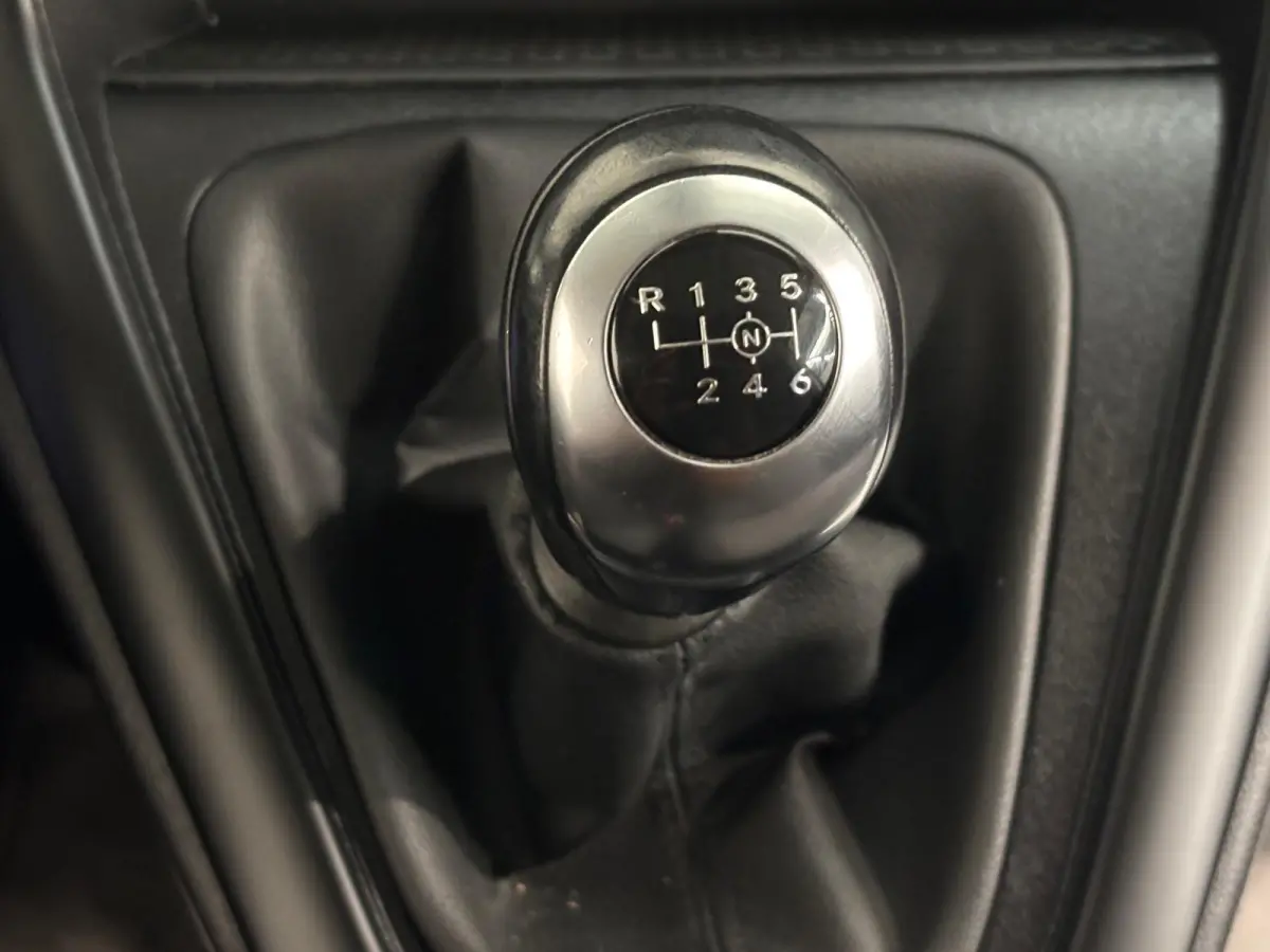 110 CDI L2 Pro Airco Cruise control Achteruitrijcamera Verwarmde stoel Trekhaak Parkeersensor achter Apple Carplay/ Android Auto