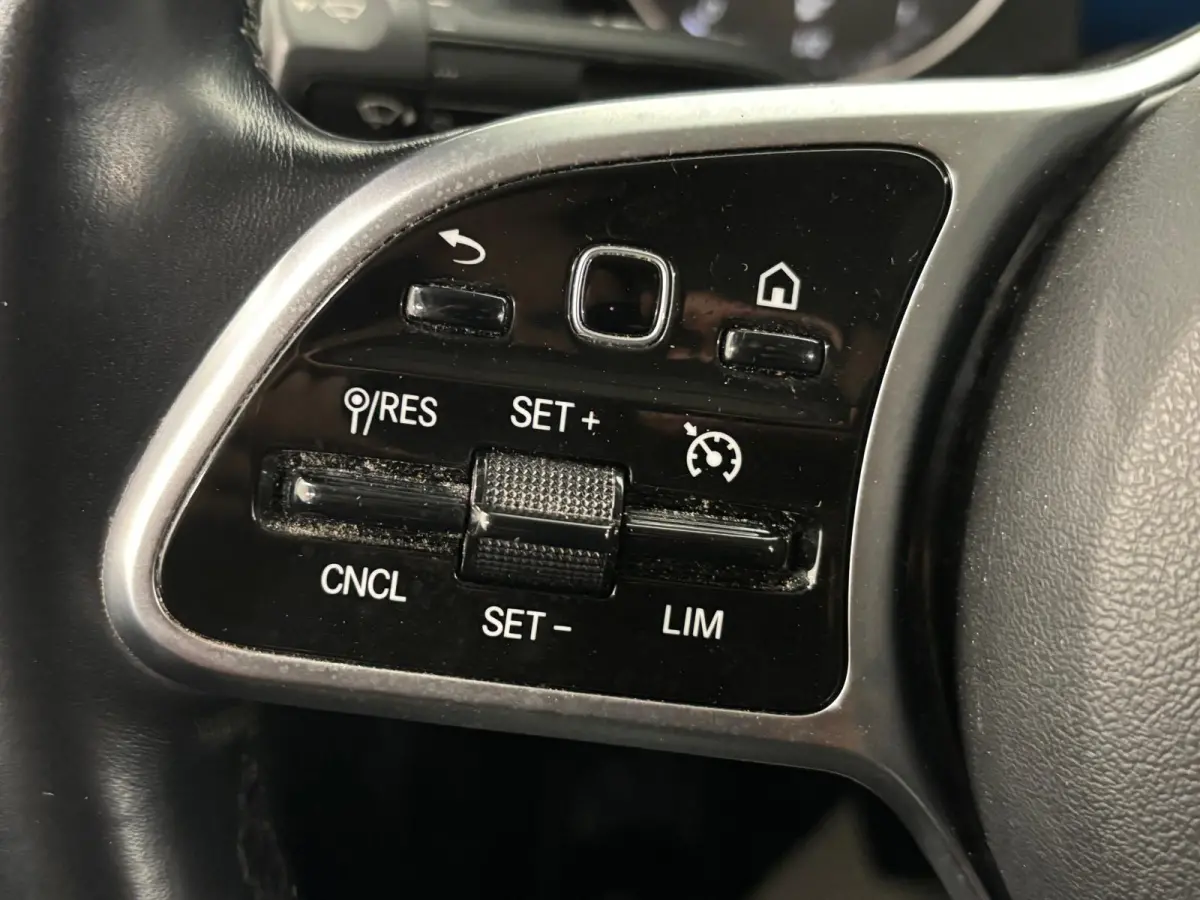 110 CDI L2 Pro Airco Cruise control Achteruitrijcamera Verwarmde stoel Trekhaak Parkeersensor achter Apple Carplay/ Android Auto