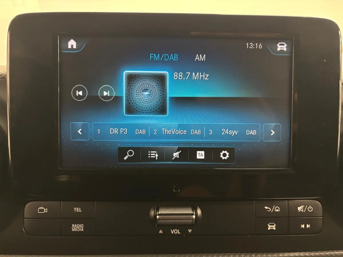 110 CDI L2 Pro Airco Cruise control Achteruitrijcamera Verwarmde stoel Trekhaak Parkeersensor achter Apple Carplay/ Android Auto