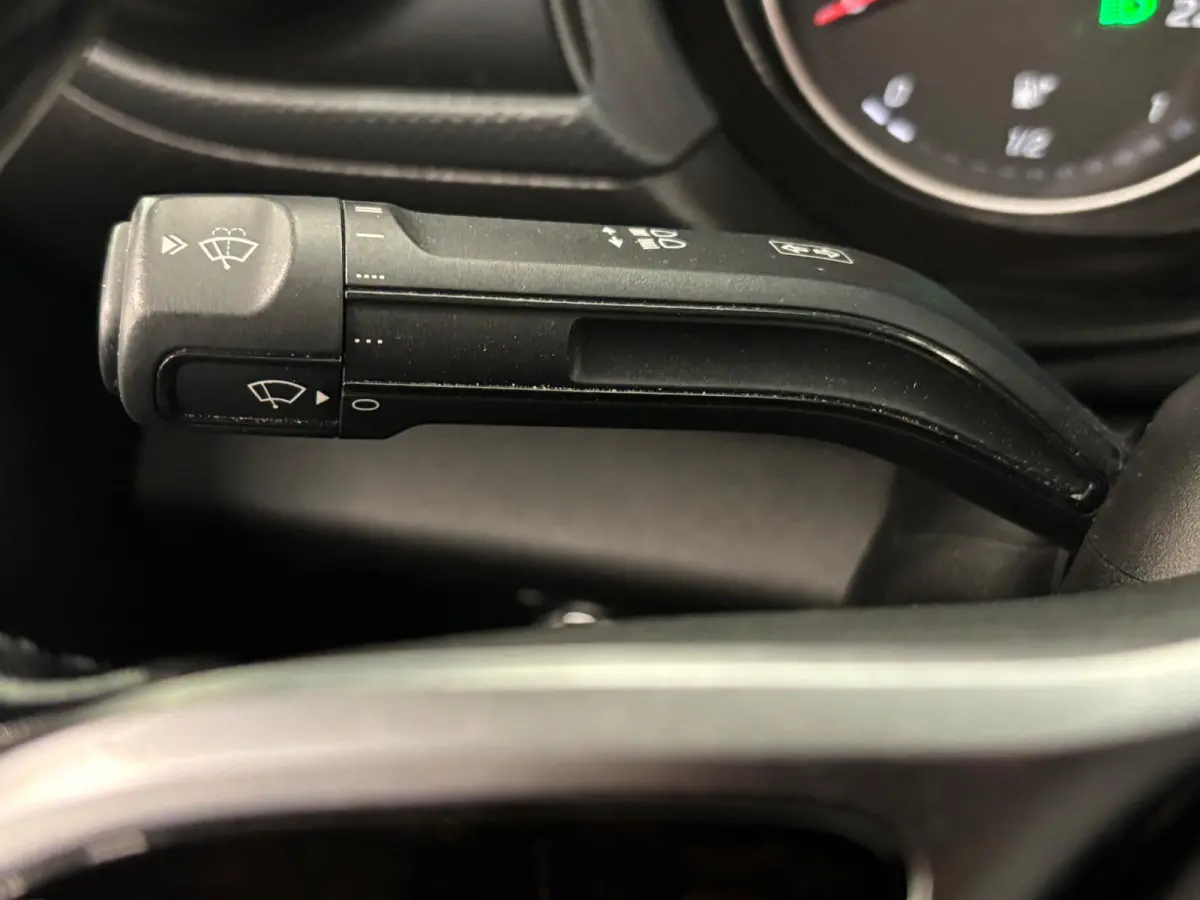 110 CDI L2 Pro Airco Cruise control Achteruitrijcamera Verwarmde stoel Trekhaak Parkeersensor achter Apple Carplay/ Android Auto