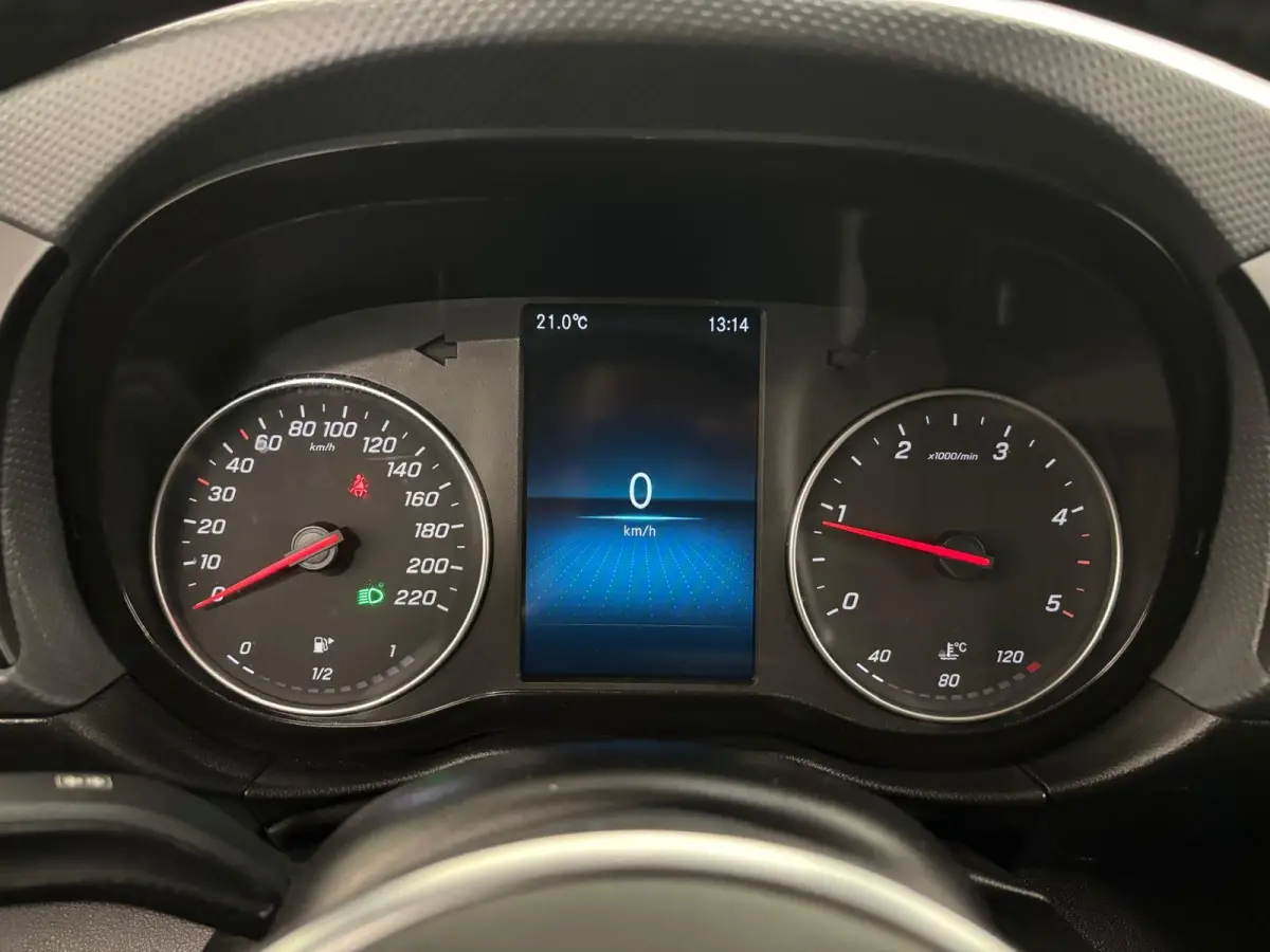 110 CDI L2 Pro Airco Cruise control Achteruitrijcamera Verwarmde stoel Trekhaak Parkeersensor achter Apple Carplay/ Android Auto