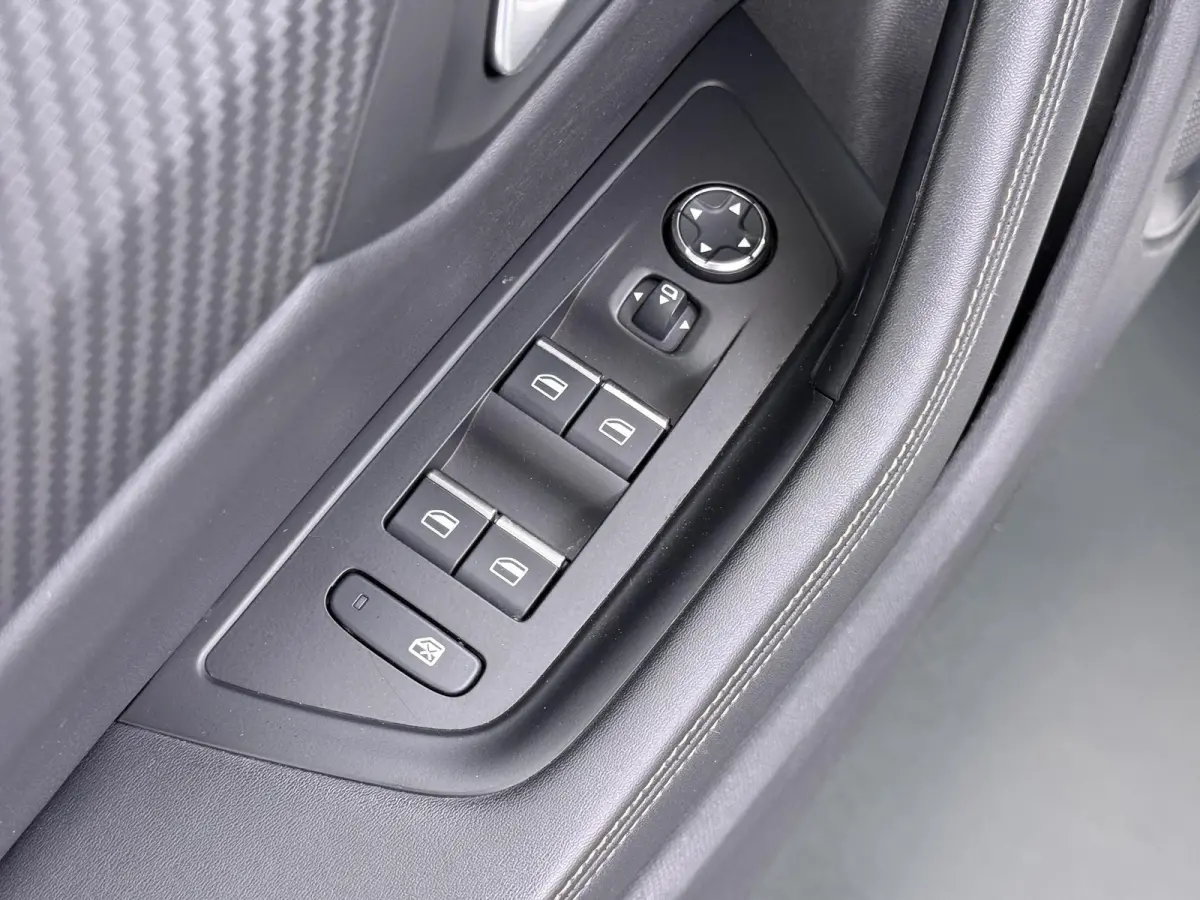 1.6 HYbrid GT VAN: 26.900,- VOOR: 22.440,- UW HERFSTVOORDEEL: 4.460,- PHEV| AFNEEMBARE TREKHAAK| PANO| ELEKTRISCHE ACHTERKLEP| ACHTERUITRIJCAMERA| RIJKLAAR GELEVERD INCL. 12 MND BOVAG GARANT