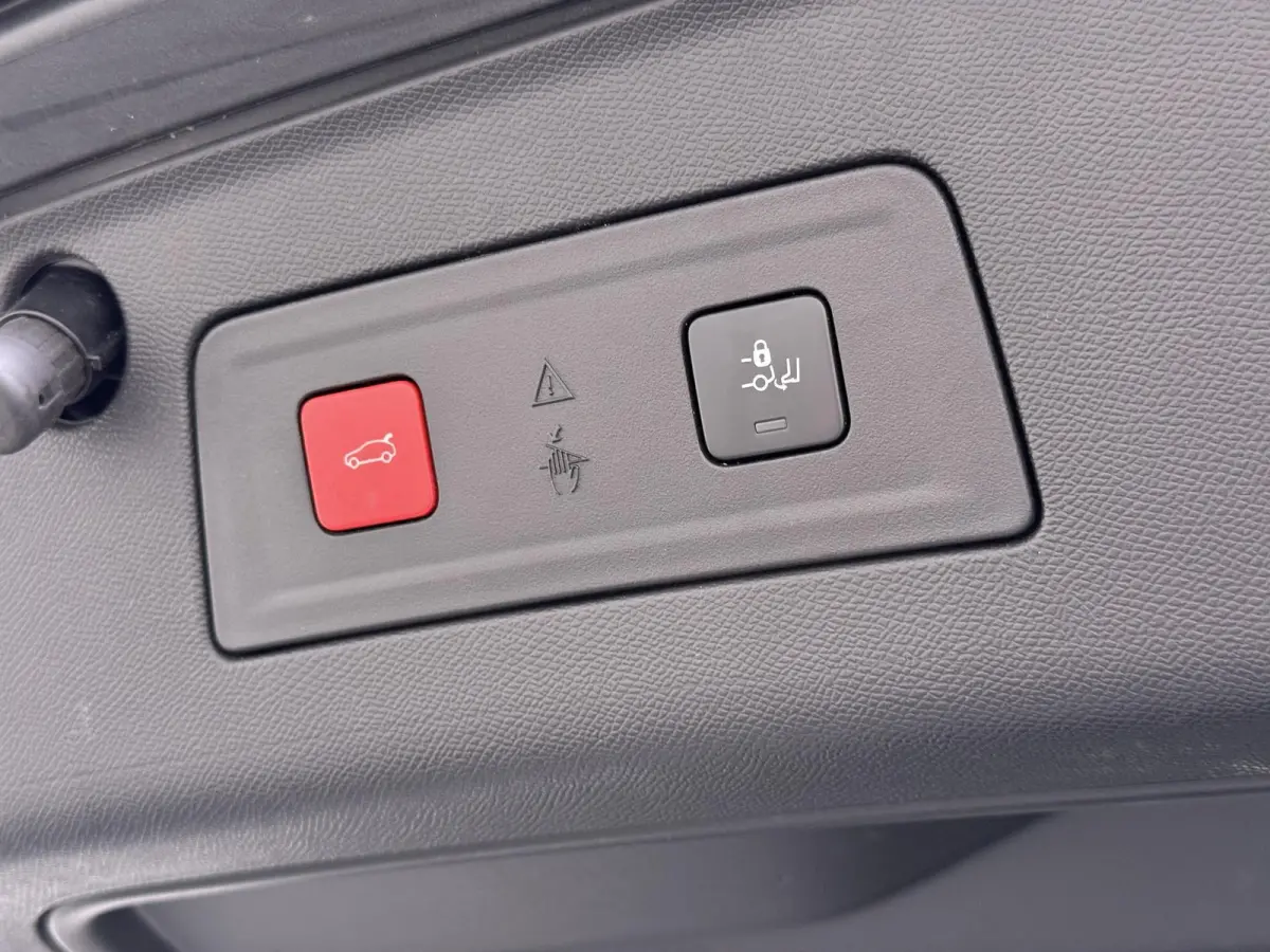 1.6 HYbrid GT VAN: 26.900,- VOOR: 22.440,- UW HERFSTVOORDEEL: 4.460,- PHEV| AFNEEMBARE TREKHAAK| PANO| ELEKTRISCHE ACHTERKLEP| ACHTERUITRIJCAMERA| RIJKLAAR GELEVERD INCL. 12 MND BOVAG GARANT