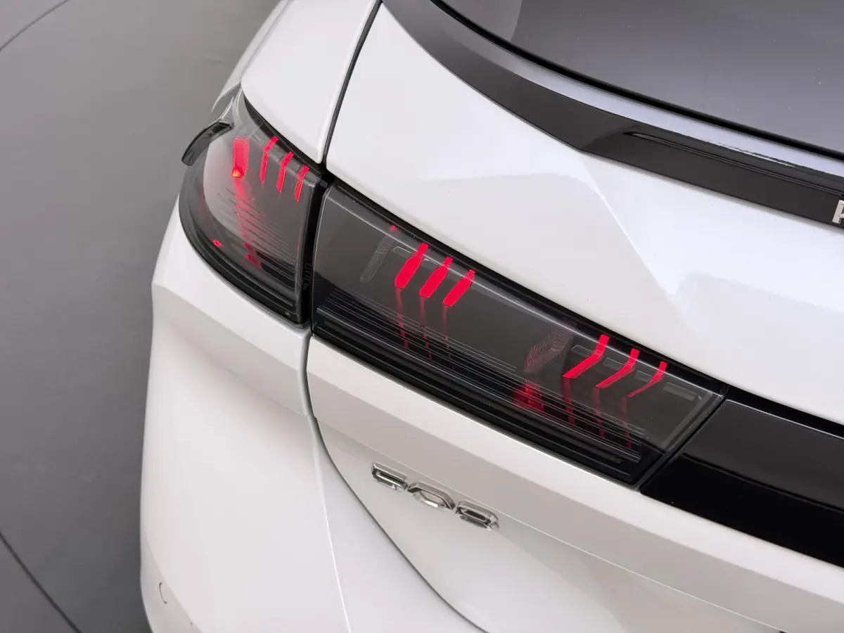 1.6 HYbrid GT VAN: 26.900,- VOOR: 22.440,- UW HERFSTVOORDEEL: 4.460,- PHEV| AFNEEMBARE TREKHAAK| PANO| ELEKTRISCHE ACHTERKLEP| ACHTERUITRIJCAMERA| RIJKLAAR GELEVERD INCL. 12 MND BOVAG GARANT