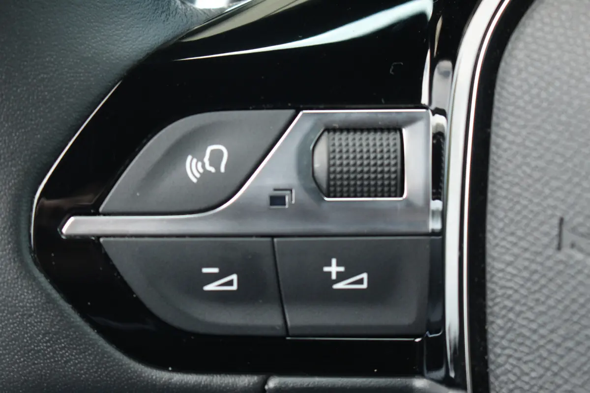 1.2 Hybride Style Aut. | Carplay | Airco | Cruise | Pdc | Centrale deurvergrendeling | | Carplay | Airco | Cruise | Pdc | Centrale deurvergrendeling |