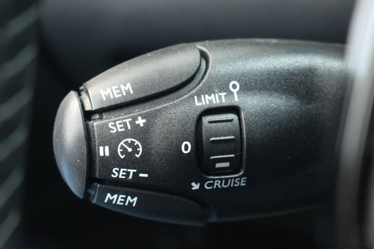 1.2 Hybride Style Aut. | Carplay | Airco | Cruise | Pdc | Centrale deurvergrendeling | | Carplay | Airco | Cruise | Pdc | Centrale deurvergrendeling |