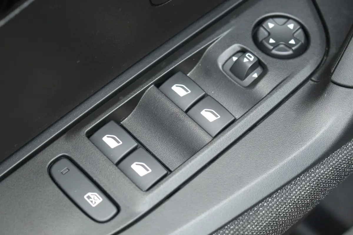 1.2 Hybride Style Aut. | Carplay | Airco | Cruise | Pdc | Centrale deurvergrendeling | | Carplay | Airco | Cruise | Pdc | Centrale deurvergrendeling |