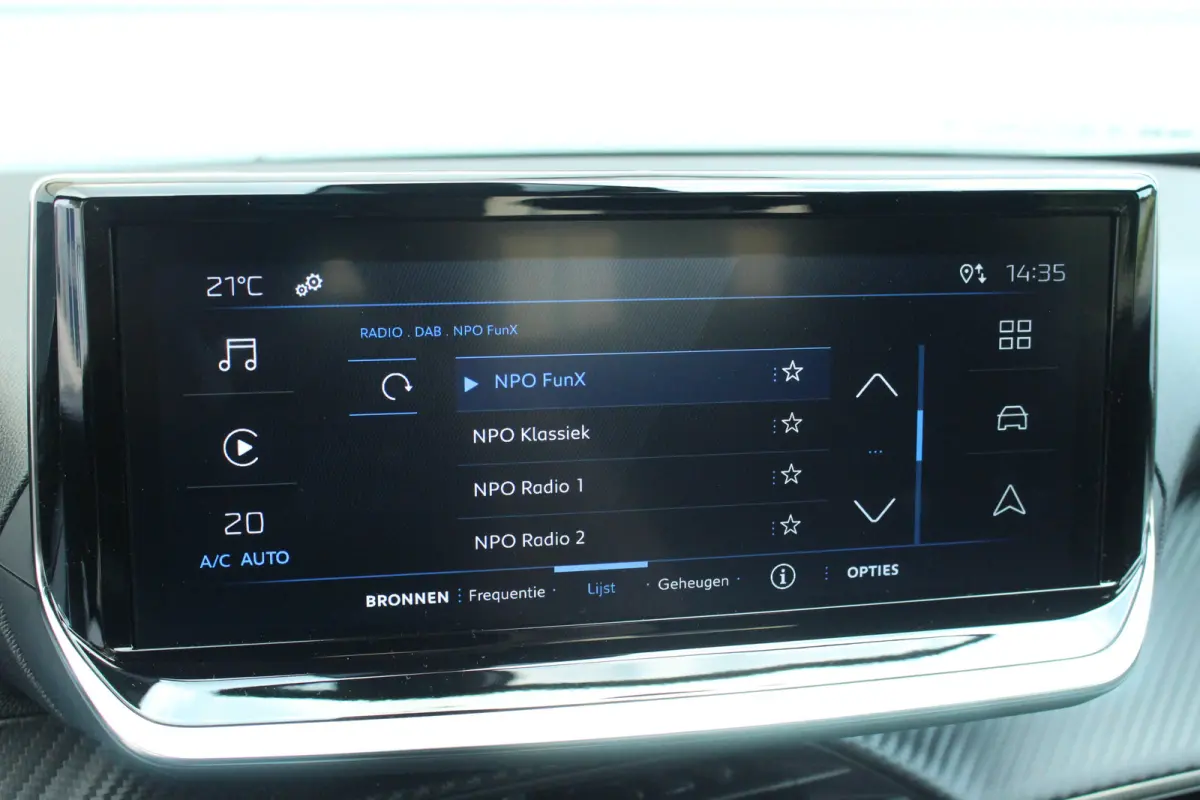 1.2 Hybride Style Aut. | Carplay | Airco | Cruise | Pdc | Centrale deurvergrendeling | | Carplay | Airco | Cruise | Pdc | Centrale deurvergrendeling |