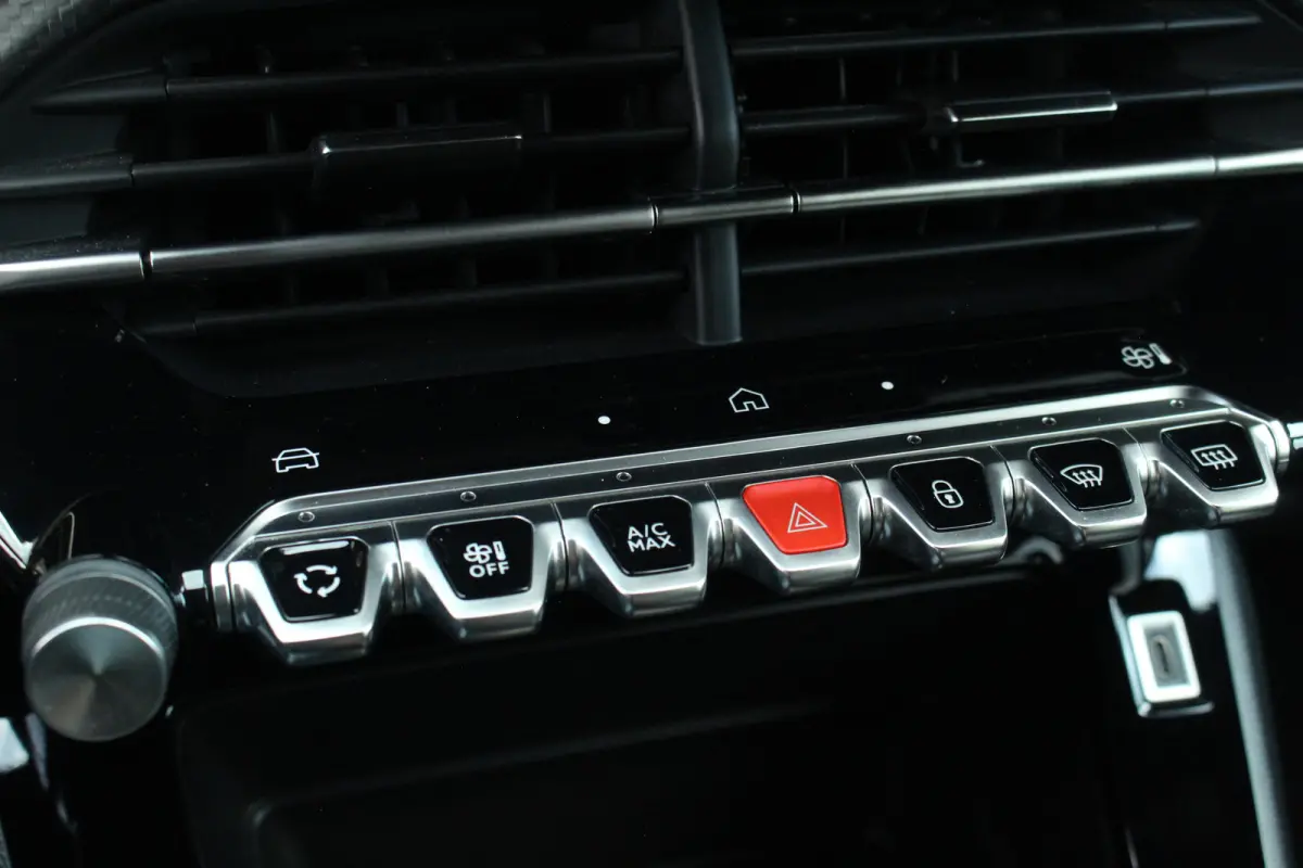 1.2 Hybride Style Aut. | Carplay | Airco | Cruise | Pdc | Centrale deurvergrendeling | | Carplay | Airco | Cruise | Pdc | Centrale deurvergrendeling |