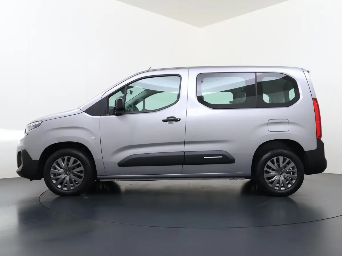 Plus M L1 50 kWh RIJKLAARPRIJS INC. 12 MND BOVAGGARANTIE | NIEUWE AUTO 10 KM! | 3-FASE LADEN| PARKEERSENSOREN ACHTER|