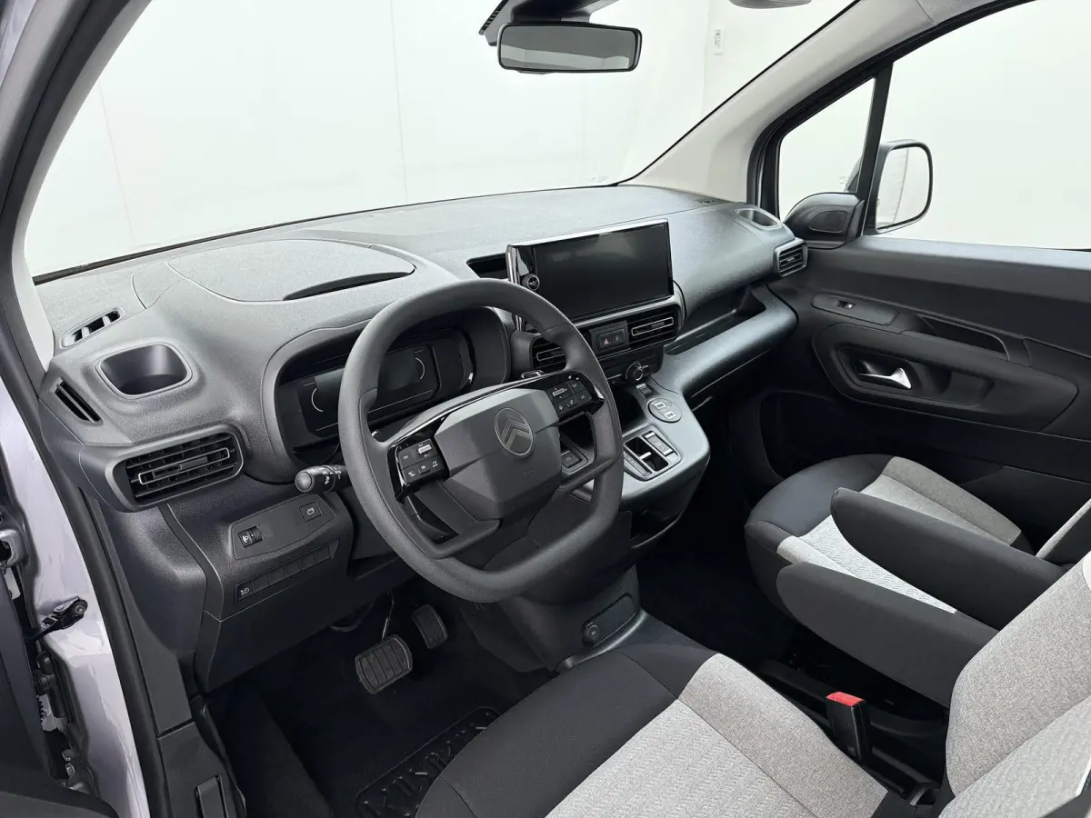 Plus M L1 50 kWh RIJKLAARPRIJS INC. 12 MND BOVAGGARANTIE | NIEUWE AUTO 10 KM! | 3-FASE LADEN| PARKEERSENSOREN ACHTER|
