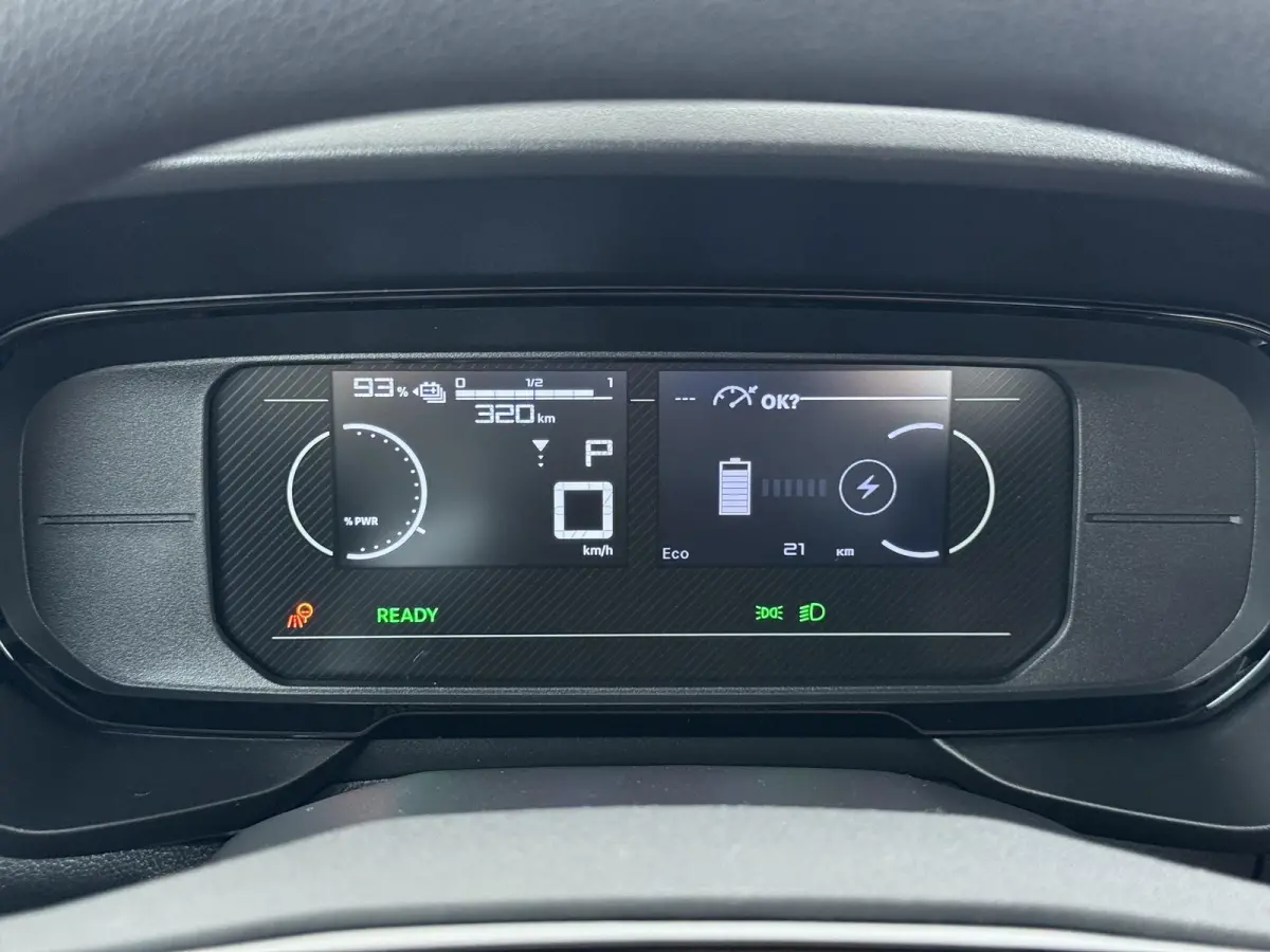 Plus M L1 50 kWh RIJKLAARPRIJS INC. 12 MND BOVAGGARANTIE | NIEUWE AUTO 10 KM! | 3-FASE LADEN| PARKEERSENSOREN ACHTER|