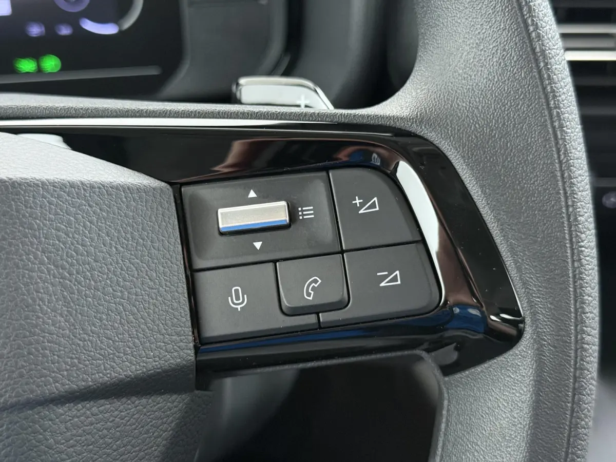 Plus M L1 50 kWh RIJKLAARPRIJS INC. 12 MND BOVAGGARANTIE | NIEUWE AUTO 10 KM! | 3-FASE LADEN| PARKEERSENSOREN ACHTER|