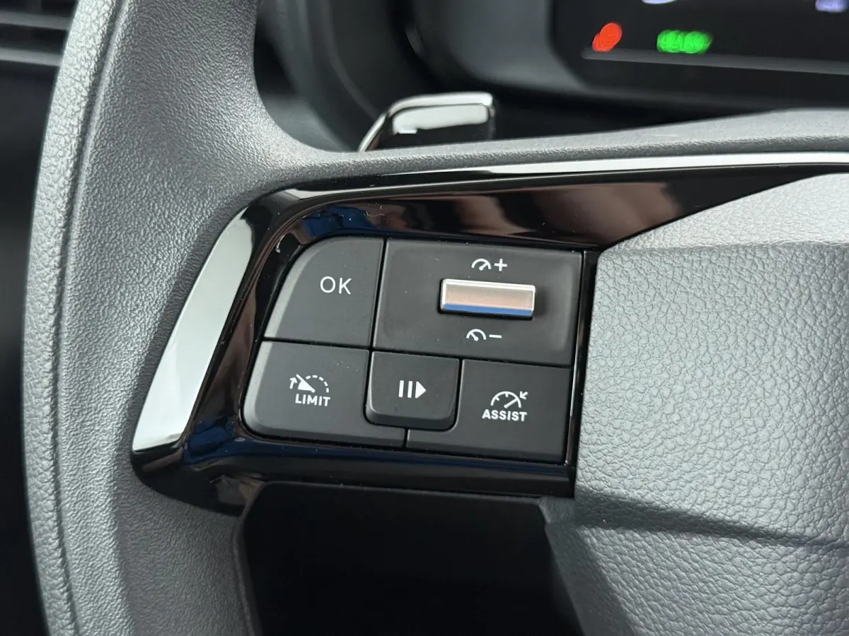 Plus M L1 50 kWh RIJKLAARPRIJS INC. 12 MND BOVAGGARANTIE | NIEUWE AUTO 10 KM! | 3-FASE LADEN| PARKEERSENSOREN ACHTER|