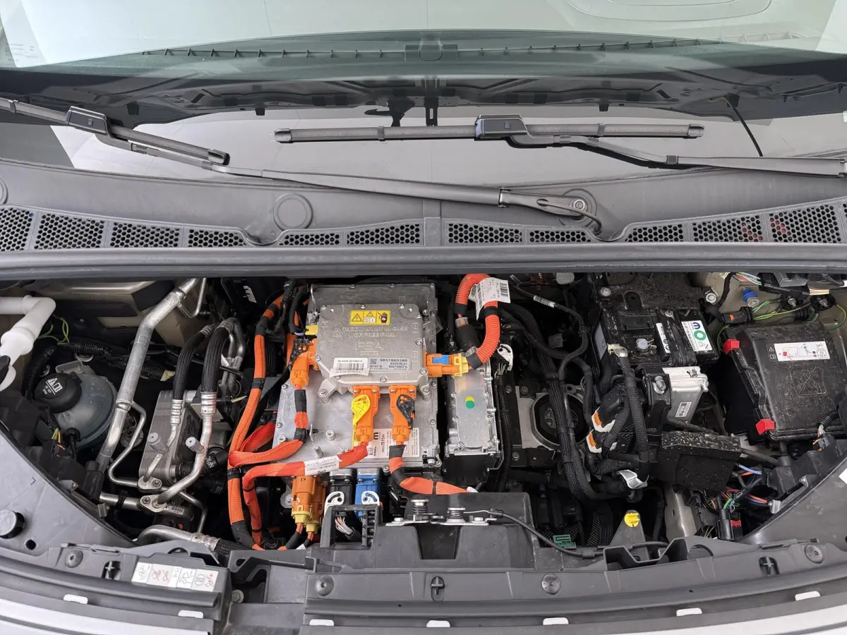 Plus M L1 50 kWh RIJKLAARPRIJS INC. 12 MND BOVAGGARANTIE | NIEUWE AUTO 10 KM! | 3-FASE LADEN| PARKEERSENSOREN ACHTER|