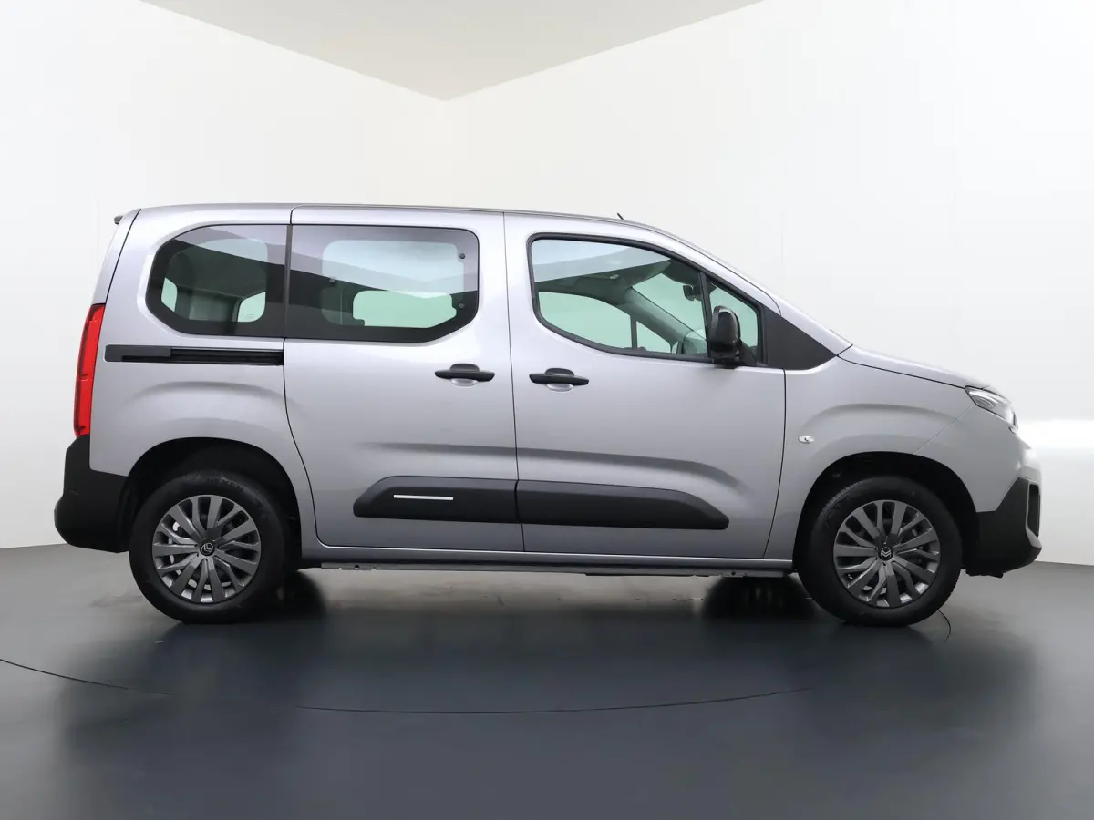 Plus M L1 50 kWh RIJKLAARPRIJS INC. 12 MND BOVAGGARANTIE | NIEUWE AUTO 10 KM! | 3-FASE LADEN| PARKEERSENSOREN ACHTER|