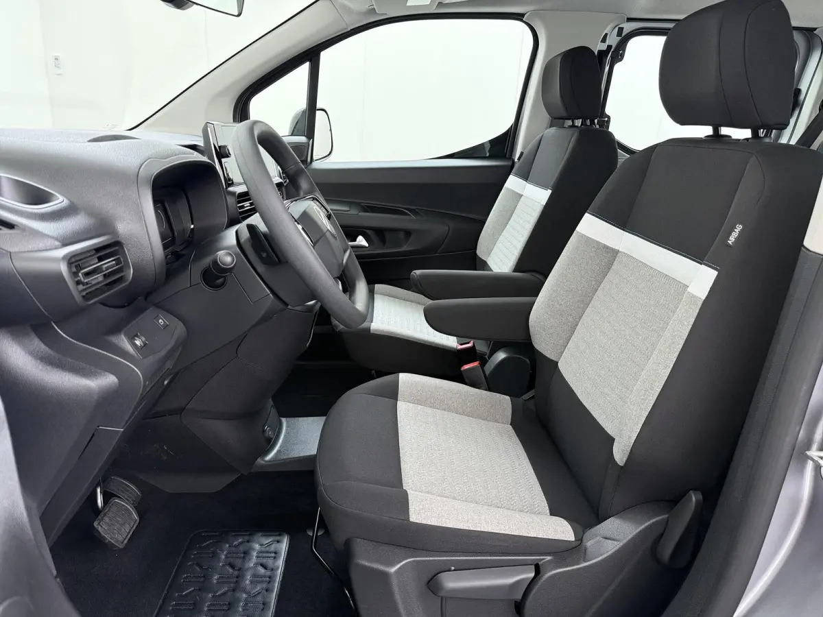 Plus M L1 50 kWh RIJKLAARPRIJS INC. 12 MND BOVAGGARANTIE | NIEUWE AUTO 10 KM! | 3-FASE LADEN| PARKEERSENSOREN ACHTER|