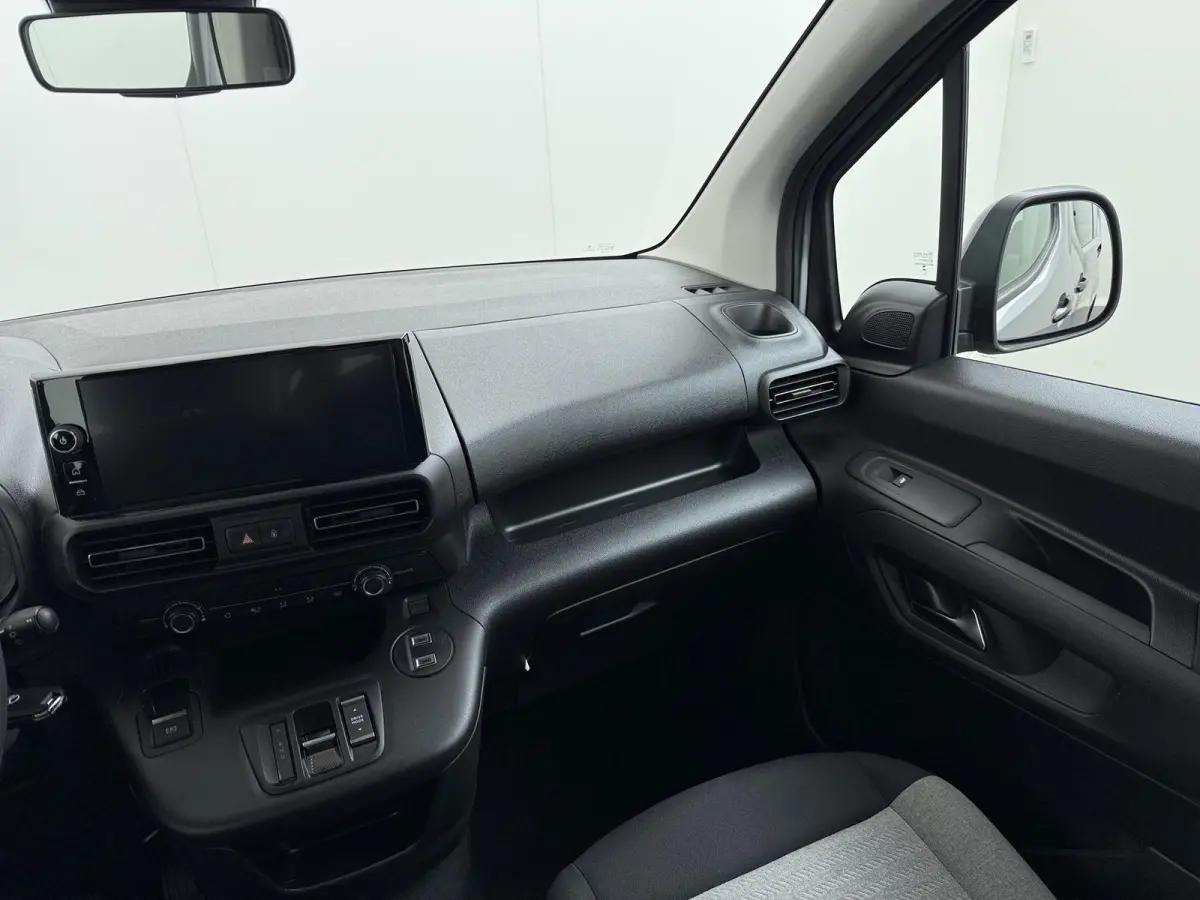 Plus M L1 50 kWh RIJKLAARPRIJS INC. 12 MND BOVAGGARANTIE | NIEUWE AUTO 10 KM! | 3-FASE LADEN| PARKEERSENSOREN ACHTER|