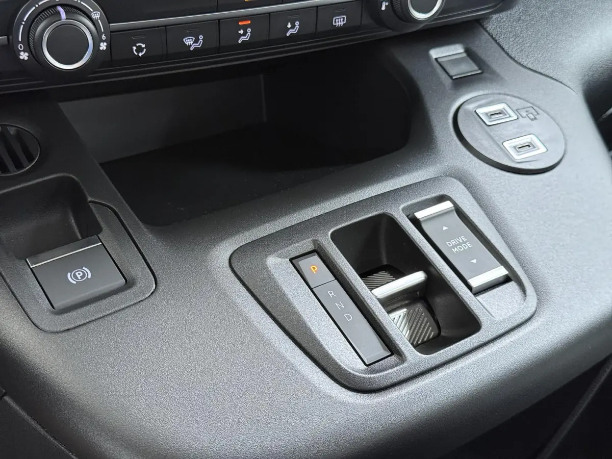 Plus M L1 50 kWh RIJKLAARPRIJS INC. 12 MND BOVAGGARANTIE | NIEUWE AUTO 10 KM! | 3-FASE LADEN| PARKEERSENSOREN ACHTER|