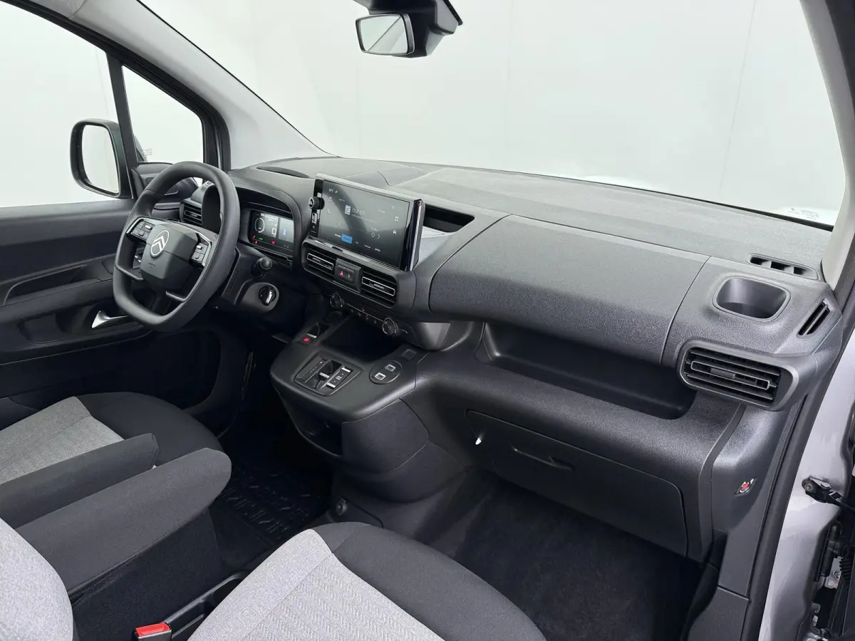 Plus M L1 50 kWh RIJKLAARPRIJS INC. 12 MND BOVAGGARANTIE | NIEUWE AUTO 10 KM! | 3-FASE LADEN| PARKEERSENSOREN ACHTER|