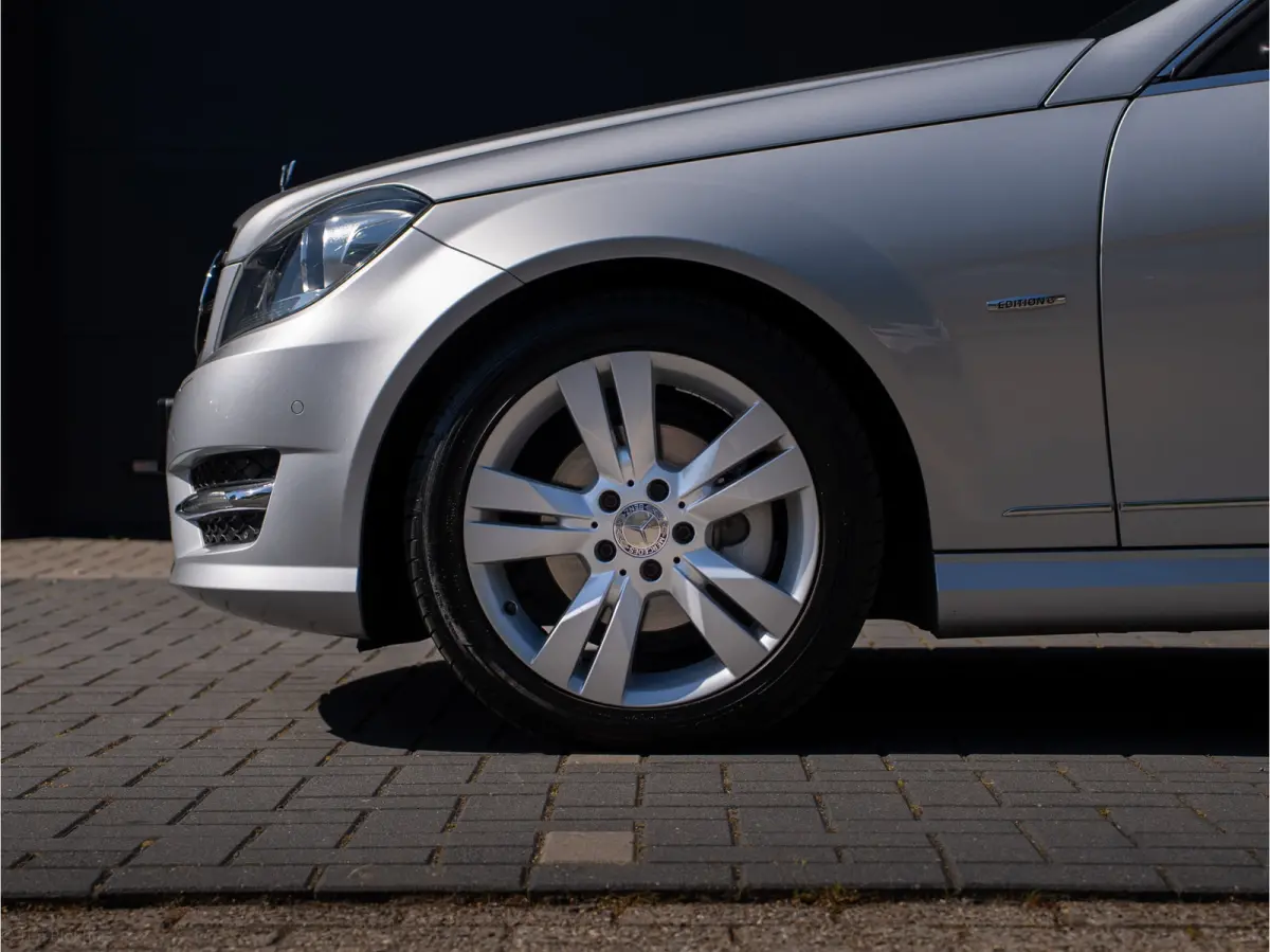 180 Ambition Avantgarde AMG-line NIEUWSTAAT I AMG-line I Trekhaak I 1800kg I Leer I Navi I 17"' I NAP I Xenon I NL-auto I