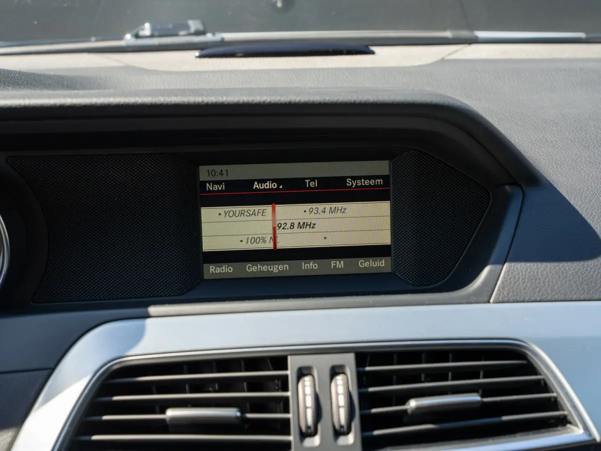 180 Ambition Avantgarde AMG-line NIEUWSTAAT I AMG-line I Trekhaak I 1800kg I Leer I Navi I 17"' I NAP I Xenon I NL-auto I