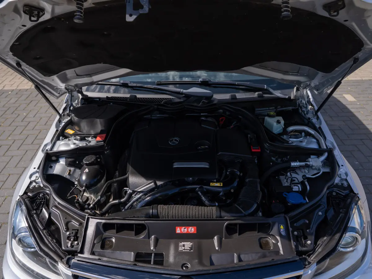 180 Ambition Avantgarde AMG-line NIEUWSTAAT I AMG-line I Trekhaak I 1800kg I Leer I Navi I 17"' I NAP I Xenon I NL-auto I