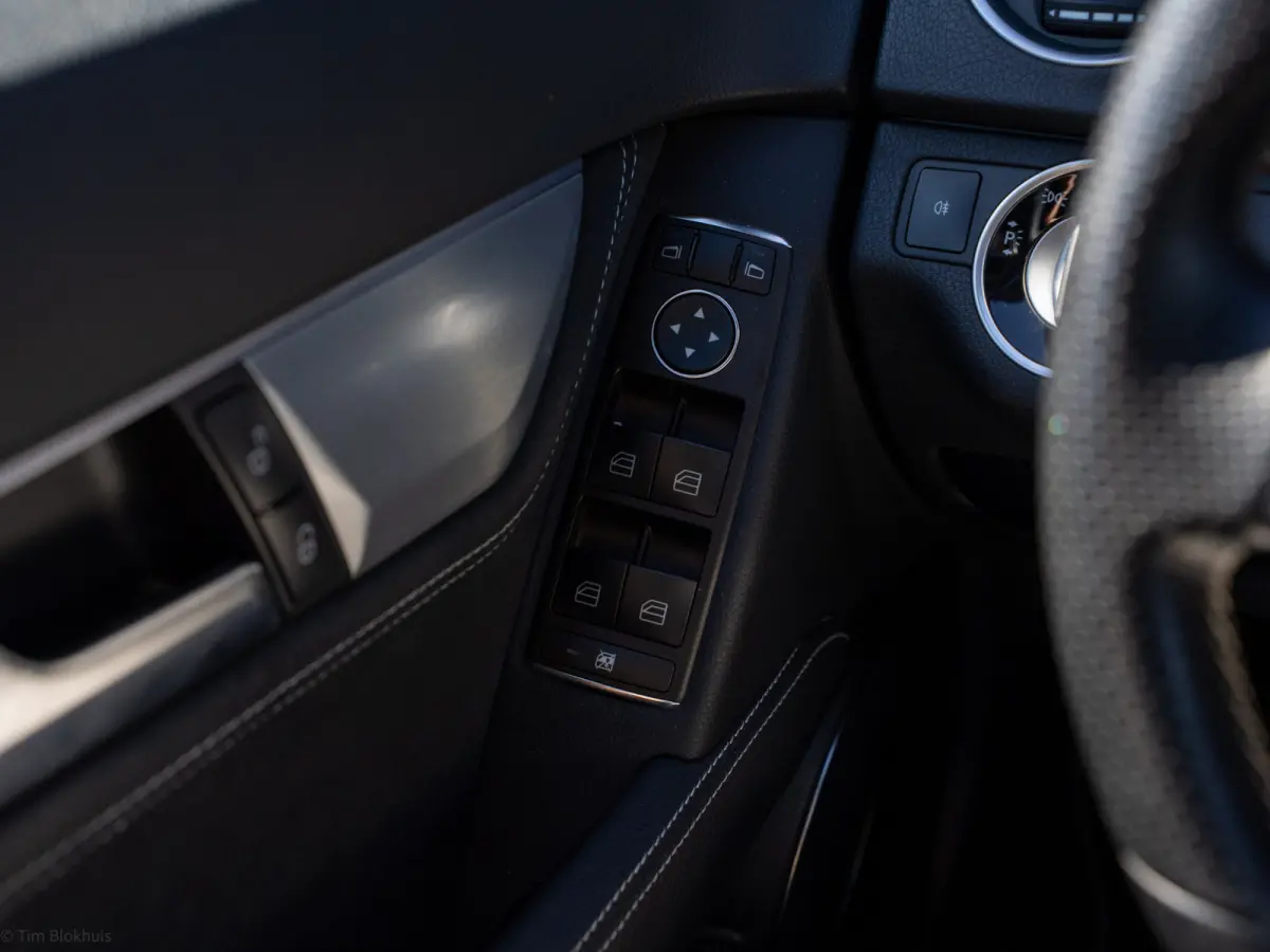 180 Ambition Avantgarde AMG-line NIEUWSTAAT I AMG-line I Trekhaak I 1800kg I Leer I Navi I 17"' I NAP I Xenon I NL-auto I