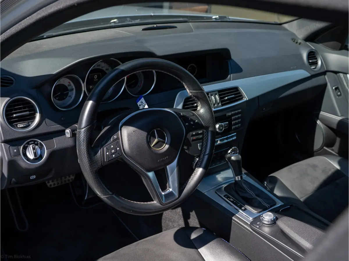 180 Ambition Avantgarde AMG-line NIEUWSTAAT I AMG-line I Trekhaak I 1800kg I Leer I Navi I 17"' I NAP I Xenon I NL-auto I