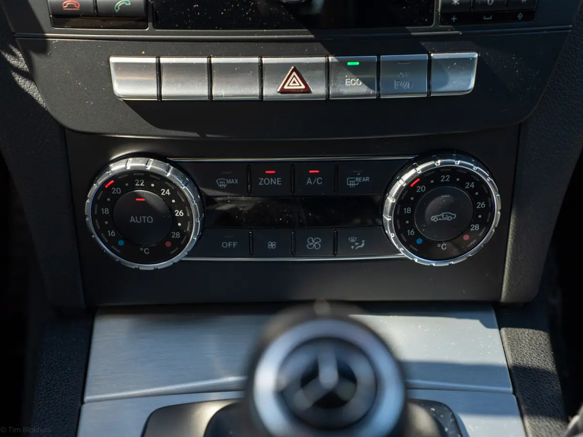 180 Ambition Avantgarde AMG-line NIEUWSTAAT I AMG-line I Trekhaak I 1800kg I Leer I Navi I 17"' I NAP I Xenon I NL-auto I