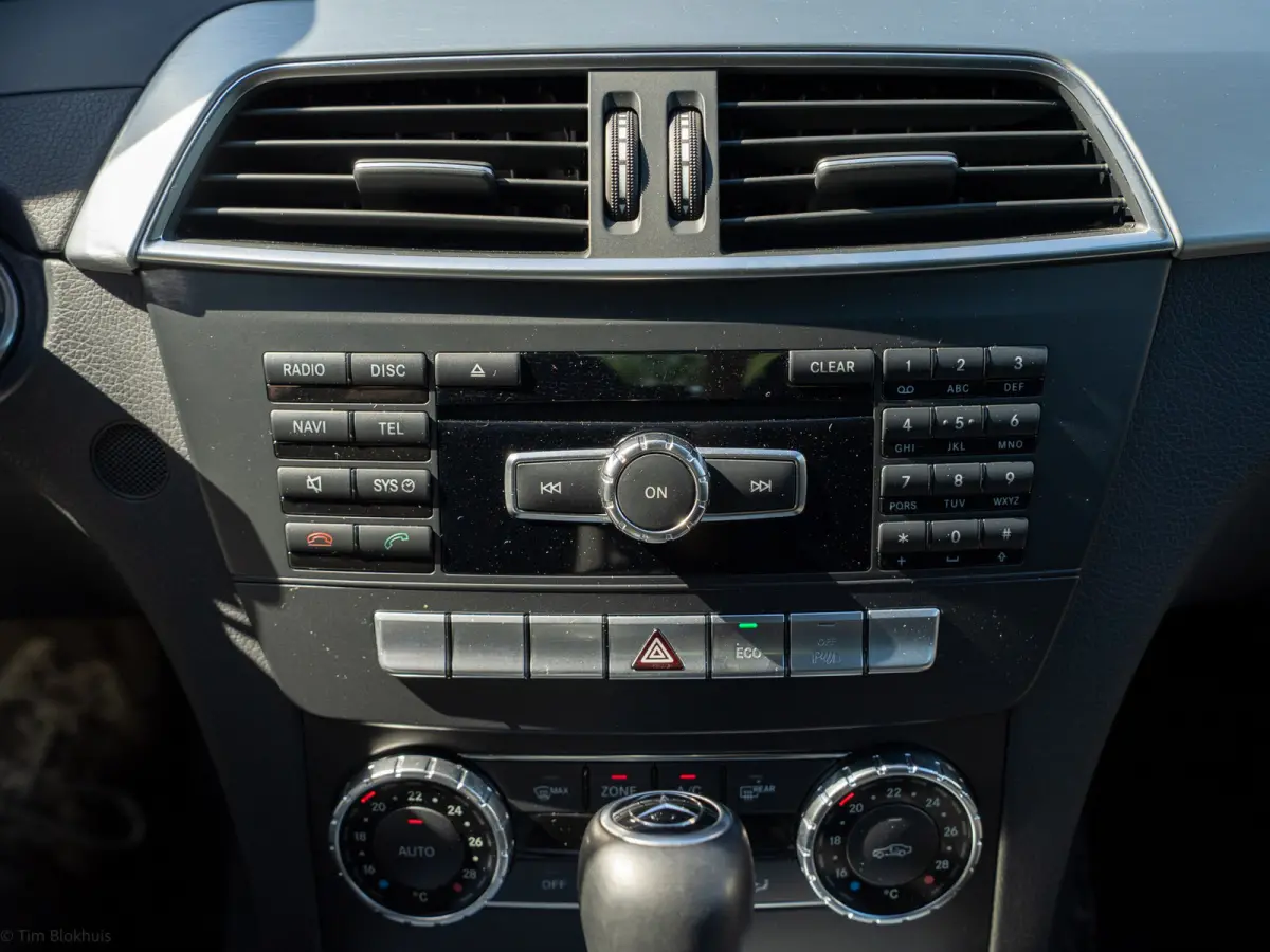 180 Ambition Avantgarde AMG-line NIEUWSTAAT I AMG-line I Trekhaak I 1800kg I Leer I Navi I 17"' I NAP I Xenon I NL-auto I