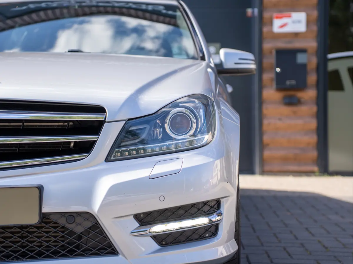 180 Ambition Avantgarde AMG-line NIEUWSTAAT I AMG-line I Trekhaak I 1800kg I Leer I Navi I 17"' I NAP I Xenon I NL-auto I