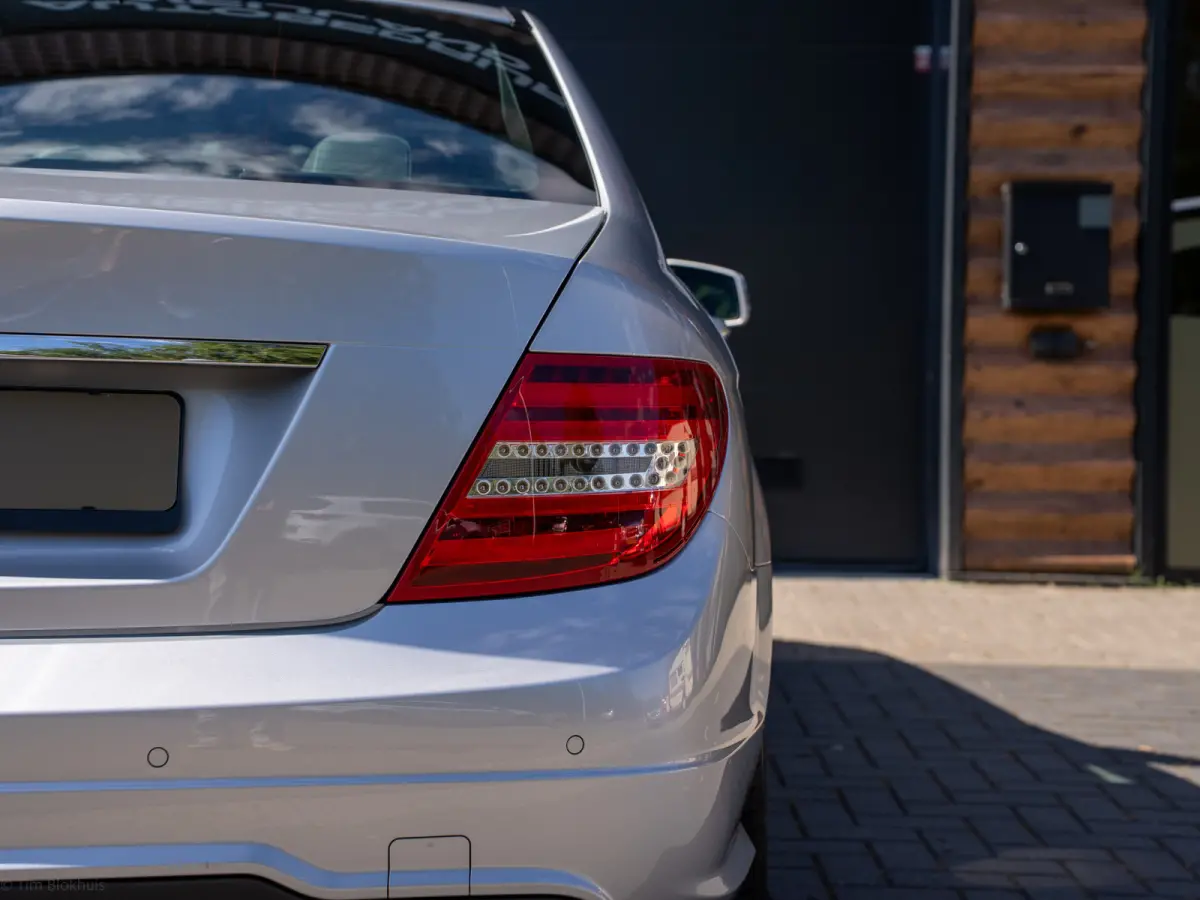 180 Ambition Avantgarde AMG-line NIEUWSTAAT I AMG-line I Trekhaak I 1800kg I Leer I Navi I 17"' I NAP I Xenon I NL-auto I