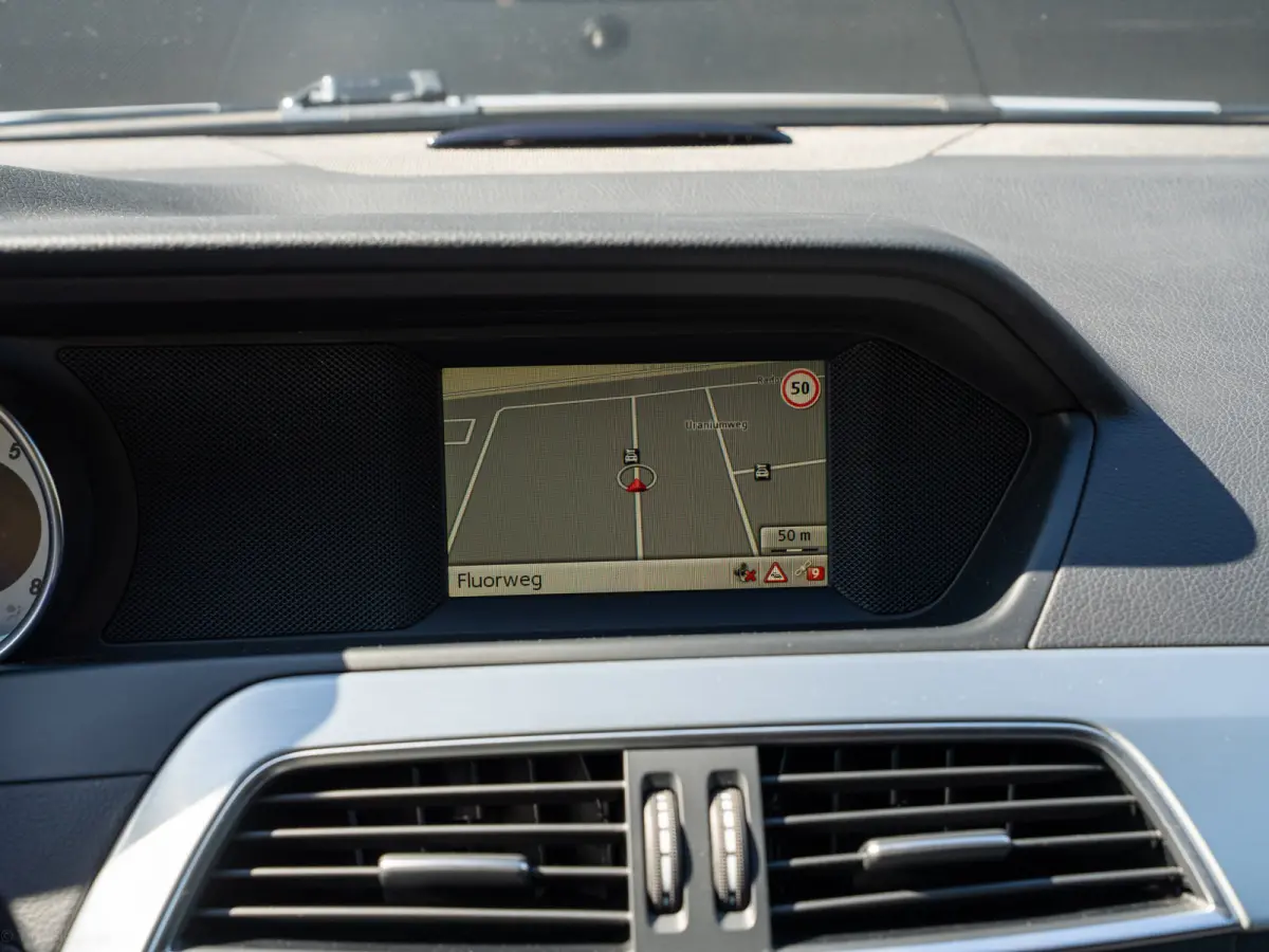 180 Ambition Avantgarde AMG-line NIEUWSTAAT I AMG-line I Trekhaak I 1800kg I Leer I Navi I 17"' I NAP I Xenon I NL-auto I