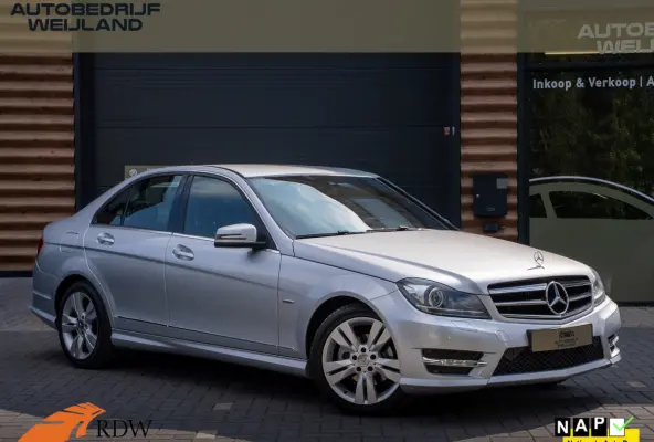 180 Ambition Avantgarde AMG-line NIEUWSTAAT I AMG-line I Trekhaak I 1800kg I Leer I Navi I 17"' I NAP I Xenon I NL-auto I
