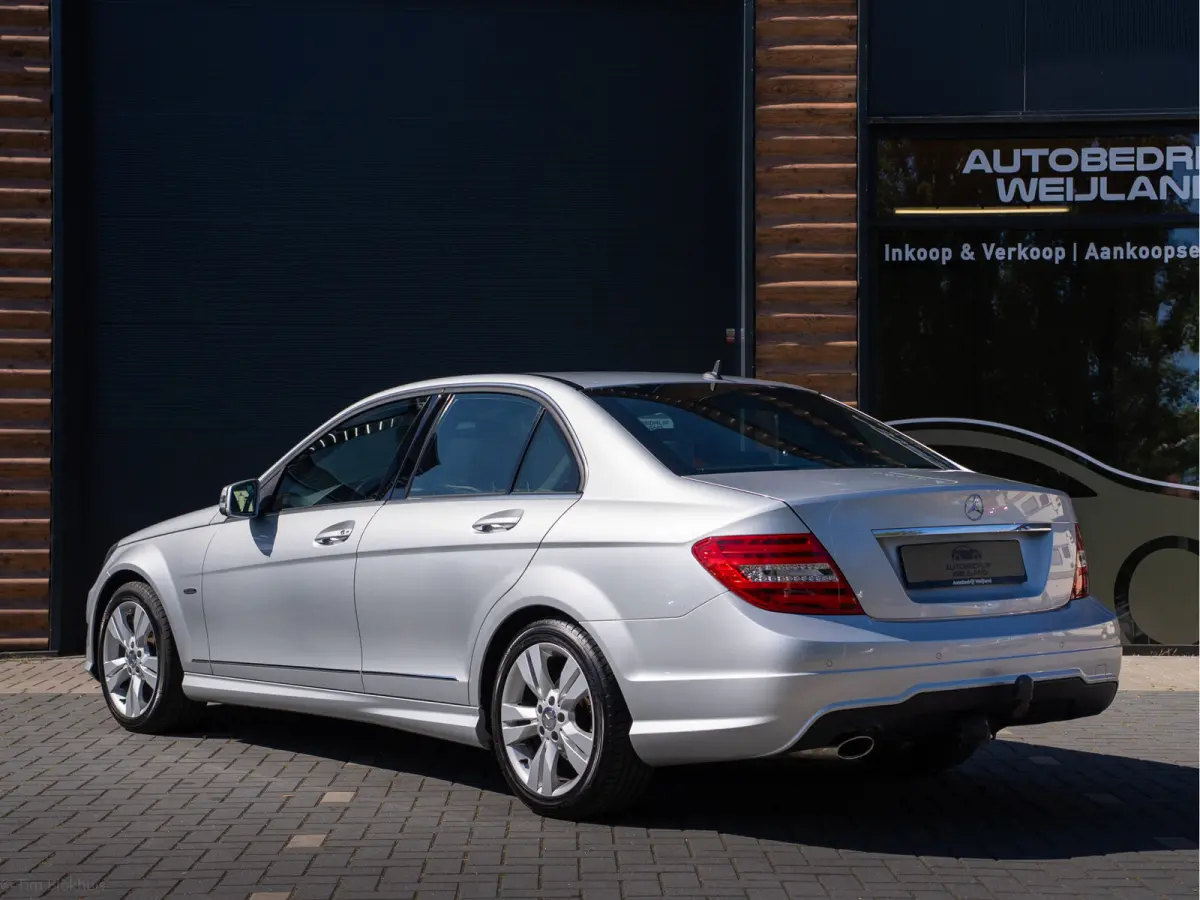 180 Ambition Avantgarde AMG-line NIEUWSTAAT I AMG-line I Trekhaak I 1800kg I Leer I Navi I 17"' I NAP I Xenon I NL-auto I